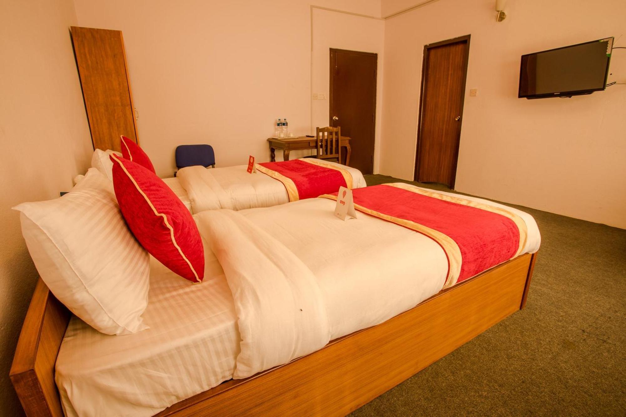 Oyo 135 Lost Garden Apartment And Guest House Katmandu Zewnętrze zdjęcie