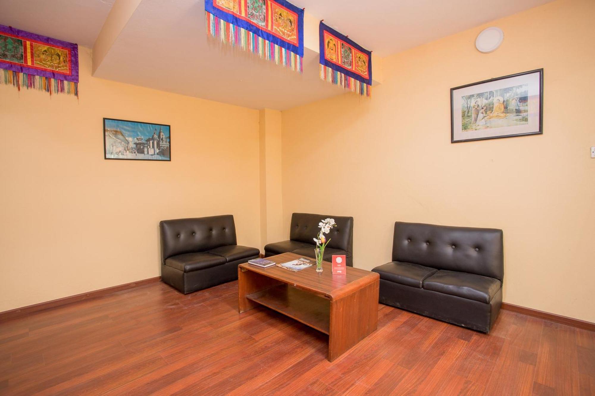 Oyo 135 Lost Garden Apartment And Guest House Katmandu Zewnętrze zdjęcie